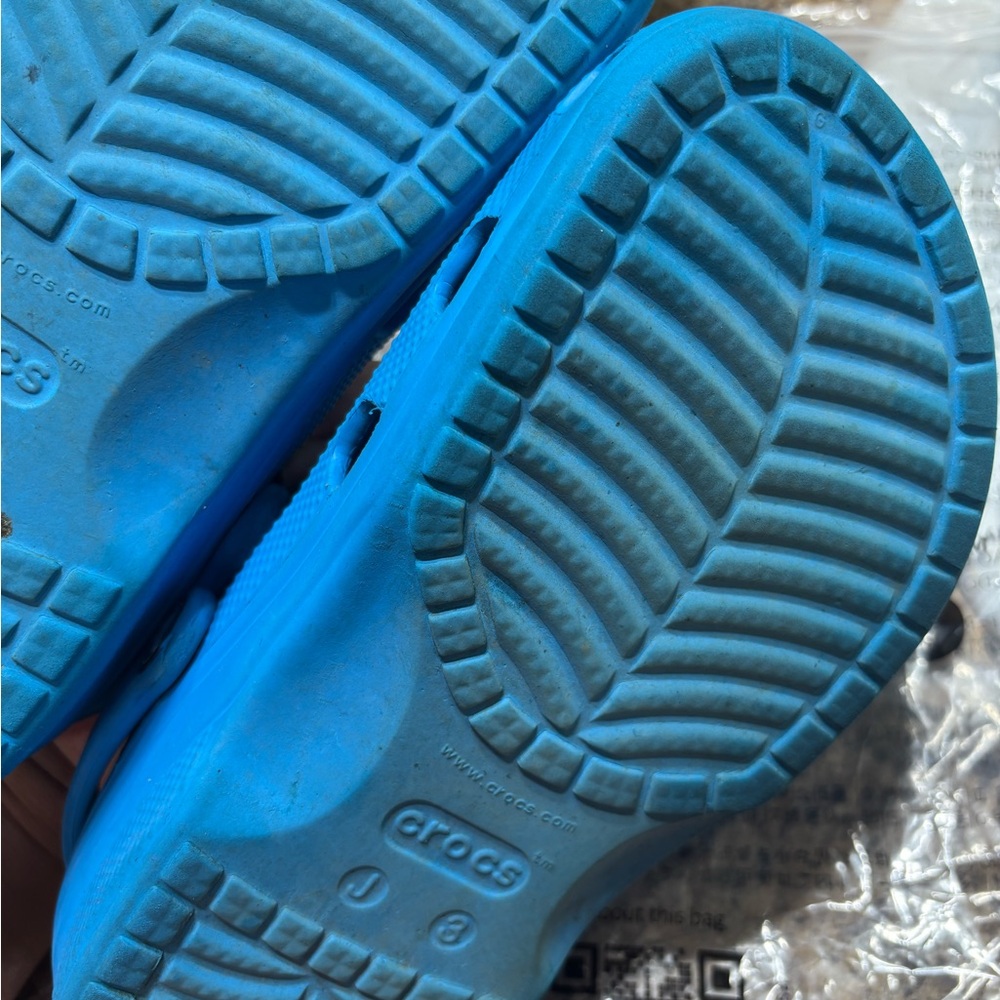 CROCS Kids Blue Clogs with Basketball Jibbitz - Picture 6 of 6